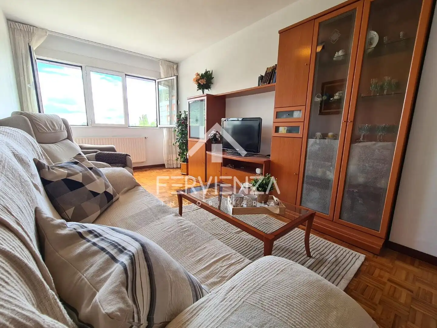 Sala d'estar de Pis en venda en Oviedo 
