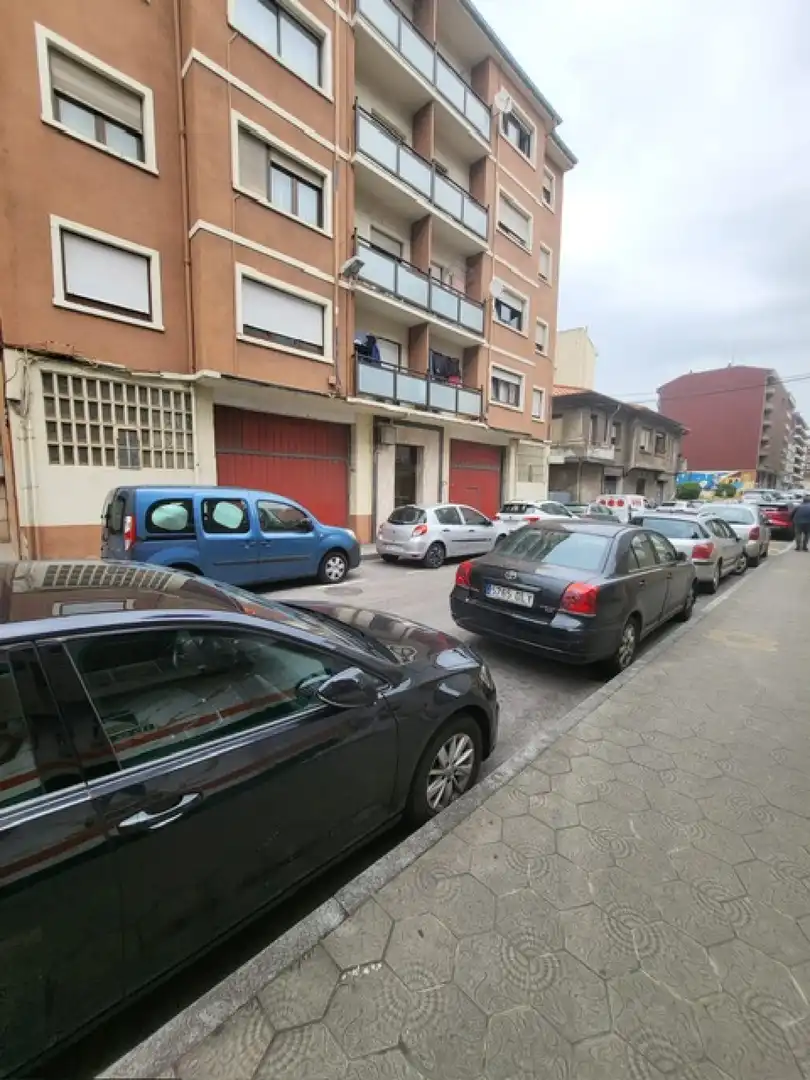 Aparcament de Nau industrial en venda en Torrelavega 