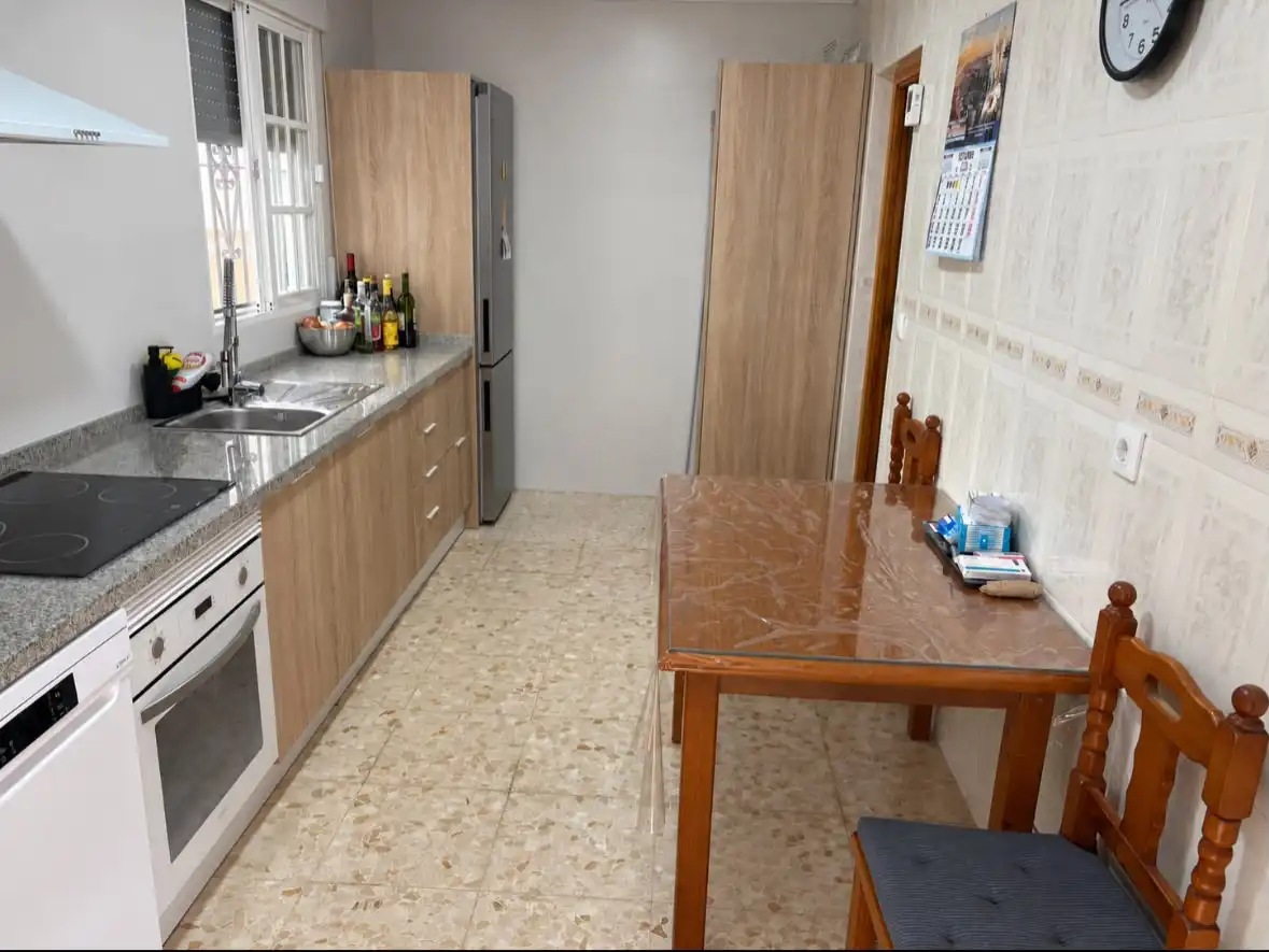 Cuina de Casa adosada en venda en Punta Umbría amb Aire condicionat, Terrassa i Balcó