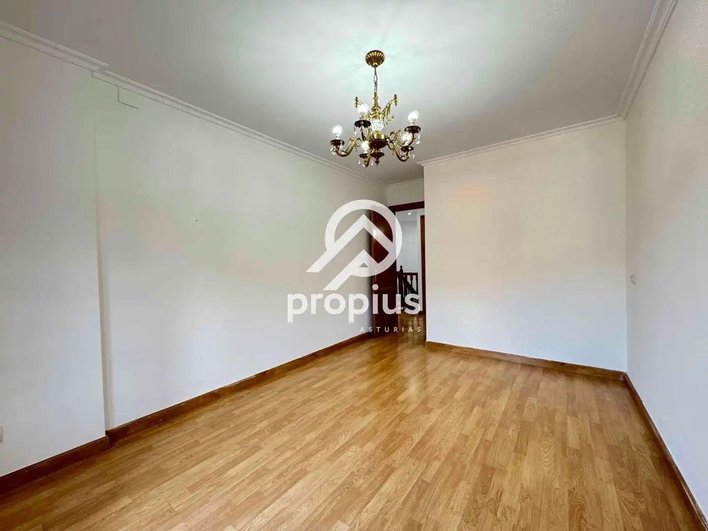 Habitación de Casa adosada en venta en Piloña con Calefacción, Jardín privado y Parquet