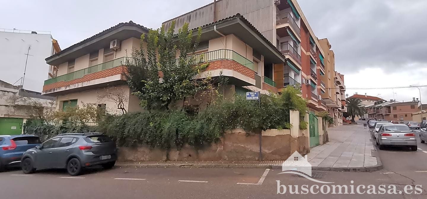 Exterior view of House or chalet for sale in Linares  with Private garden, Terrace and Furnished