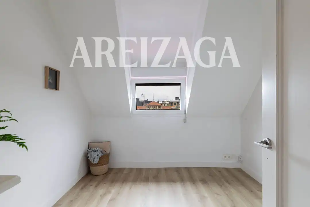 Habitación de Ático en venta en Donostia - San Sebastián  con Calefacción y Amueblado