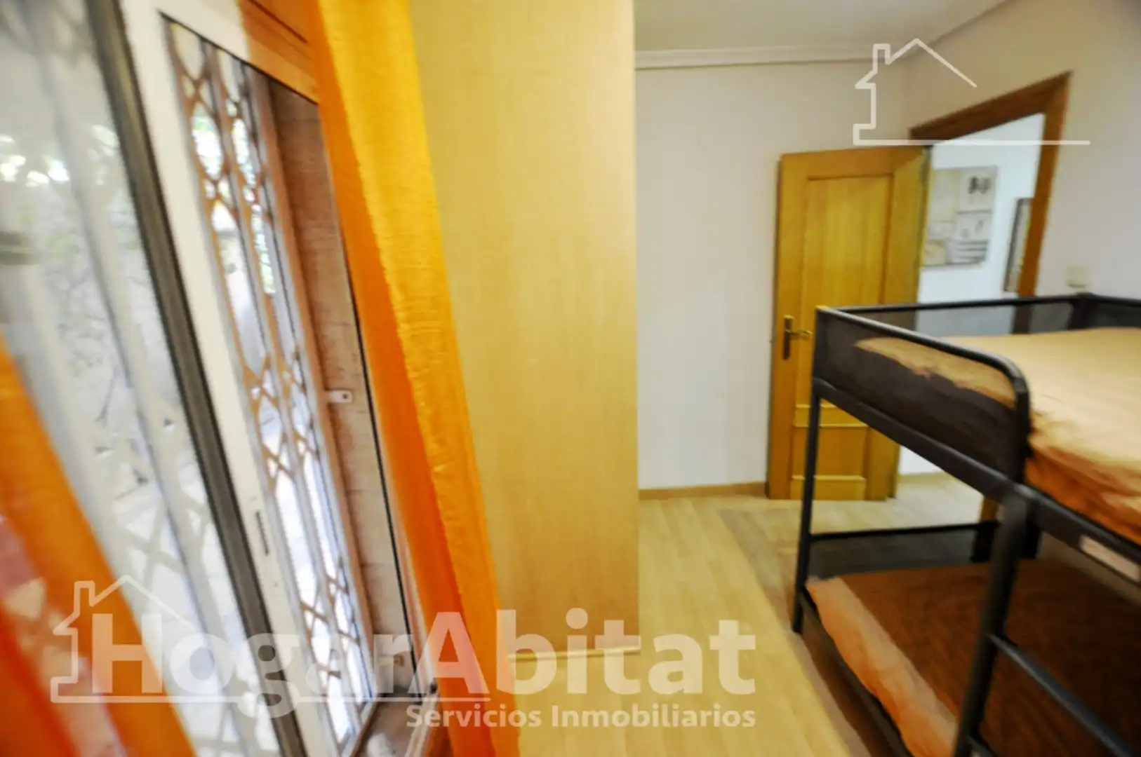Schlafzimmer von Wohnung zum Verkauf in Valencia mit Klimaanlage, Parkett und Terrasse