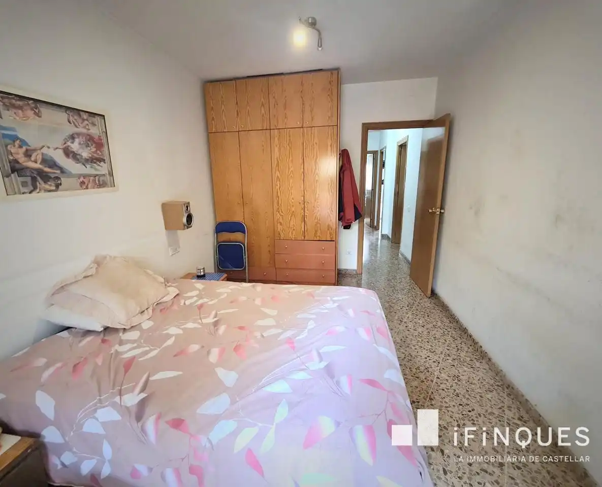 Habitación de Planta baja en venta en Castellar del Vallès con Calefacción, Terraza y Internet