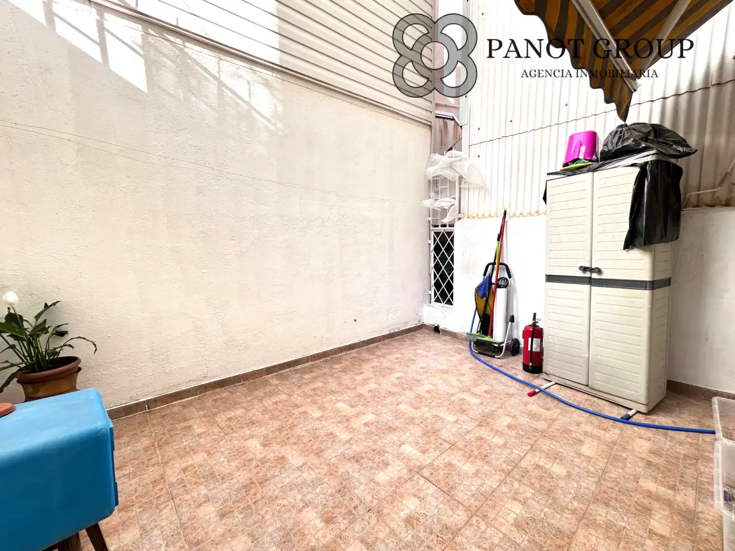 Exterior view of Flat for sale in Barcelona  with Terrace and Furnished
