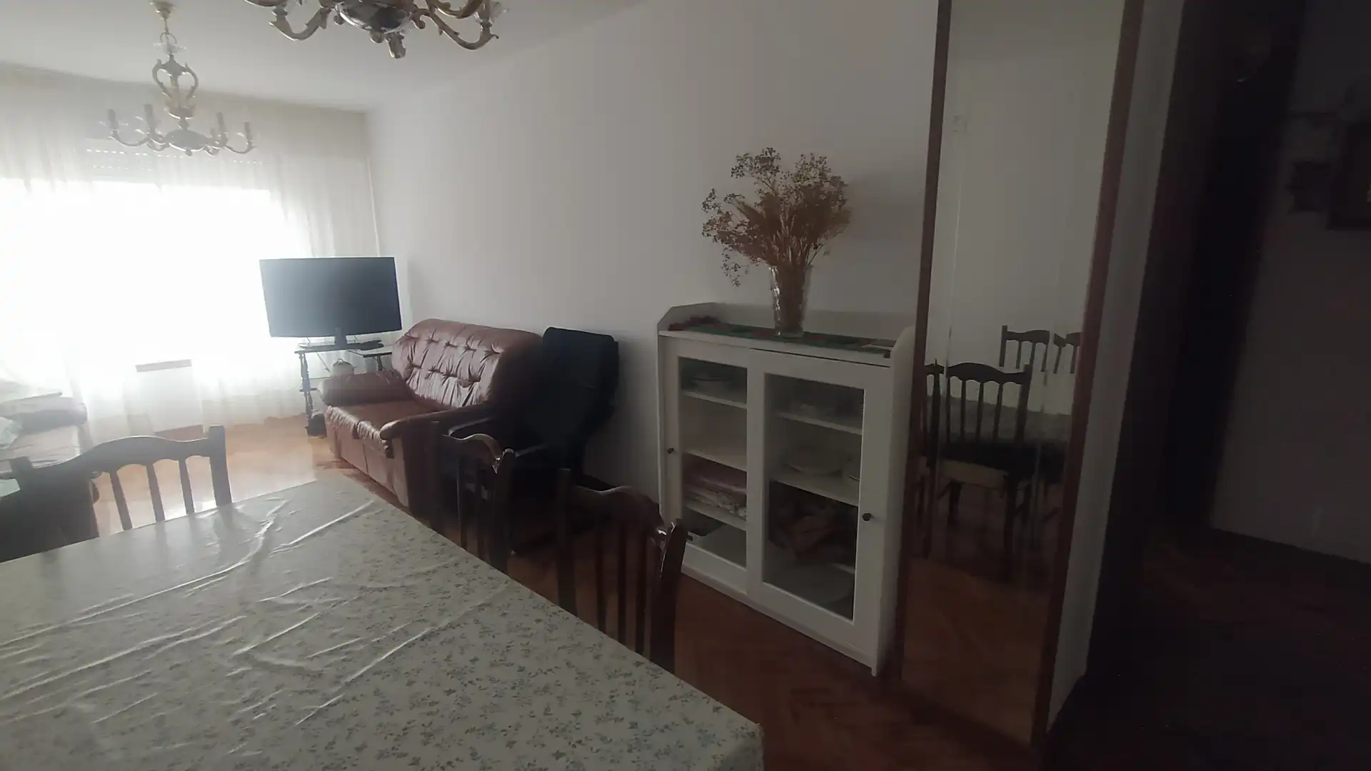 Sala d'estar de Pis de lloguer en A Coruña Capital  amb Parquet, Moblat i Forn