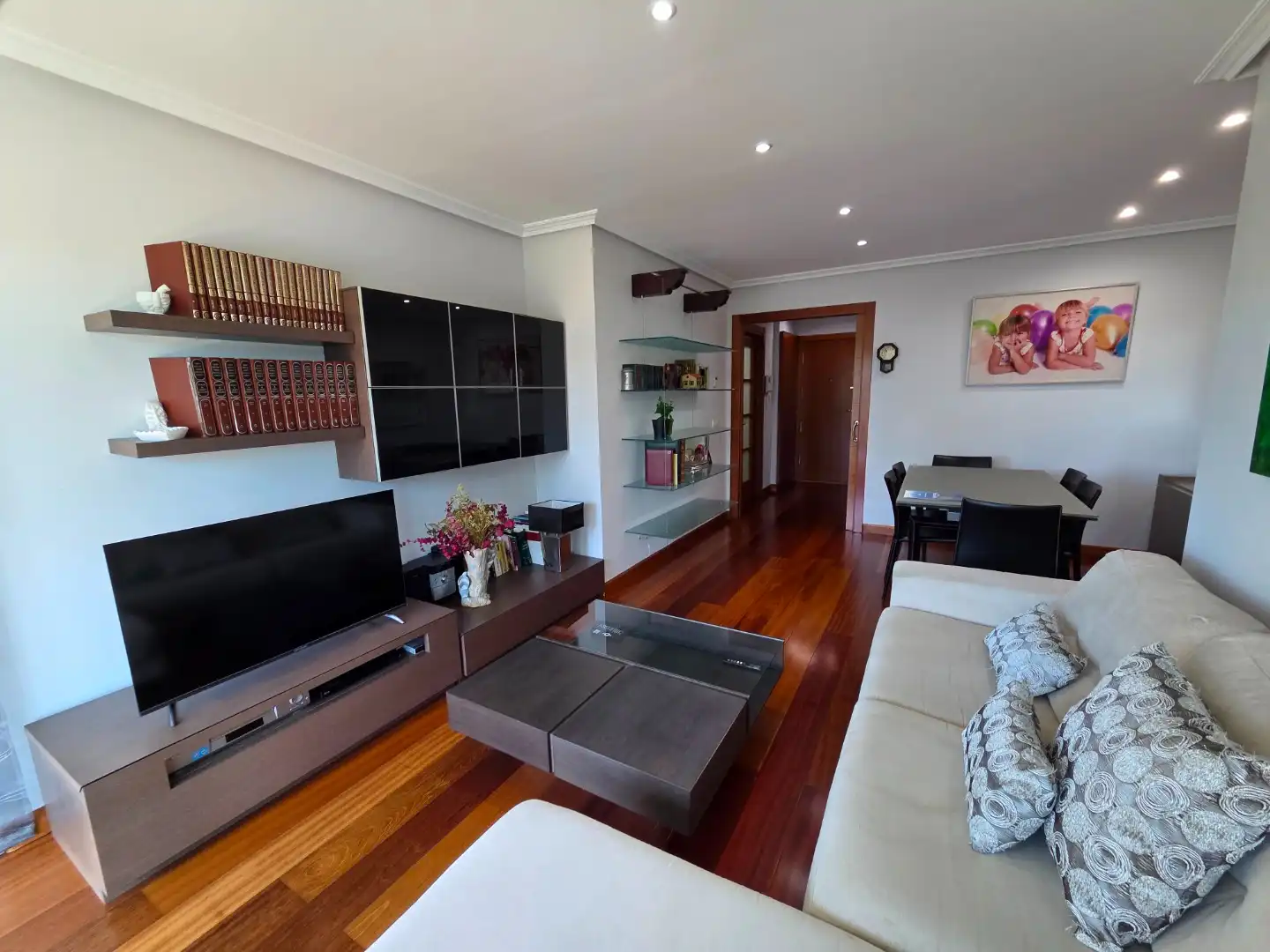 Wohnzimmer von Wohnung zum Verkauf in Burgos mit Heizung, Terrasse und Abstellraum