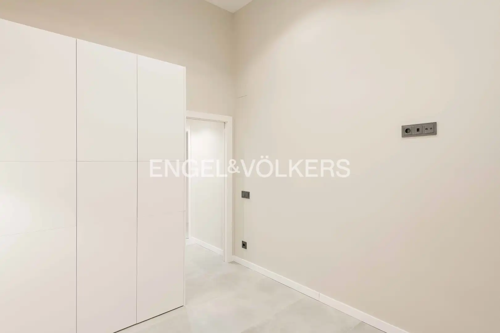 Ground floor for sale in Barcelona  with Air Conditioner and Heating