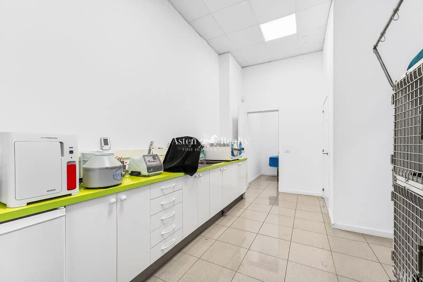 Commercial properties for sale in Arona  with Air Conditioner, Furnished and Internet