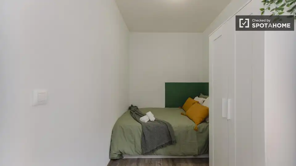 Habitación de Piso de alquiler en Valencia con Aire acondicionado, Calefacción y Amueblado