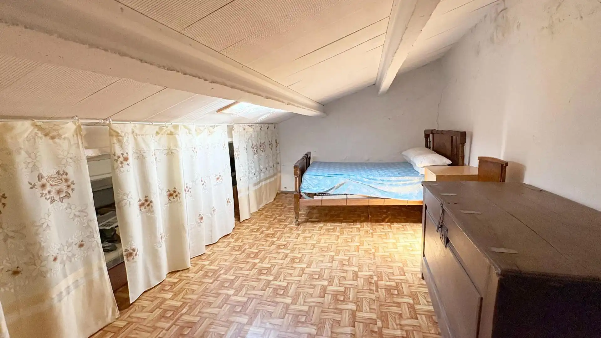 Dormitori de Casa o xalet en venda en Pedrosillo de los Aires amb Calefacció i Moblat