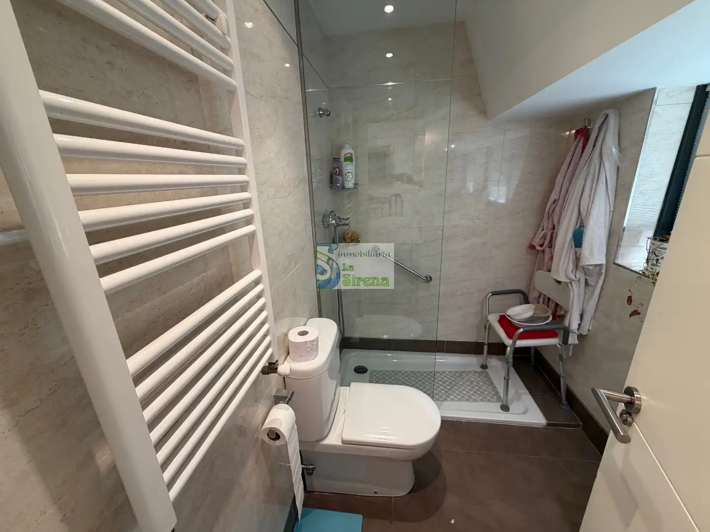 Badezimmer von Wohnung zum Verkauf in Castro-Urdiales mit Heizung, Terrasse und Schwimmbad