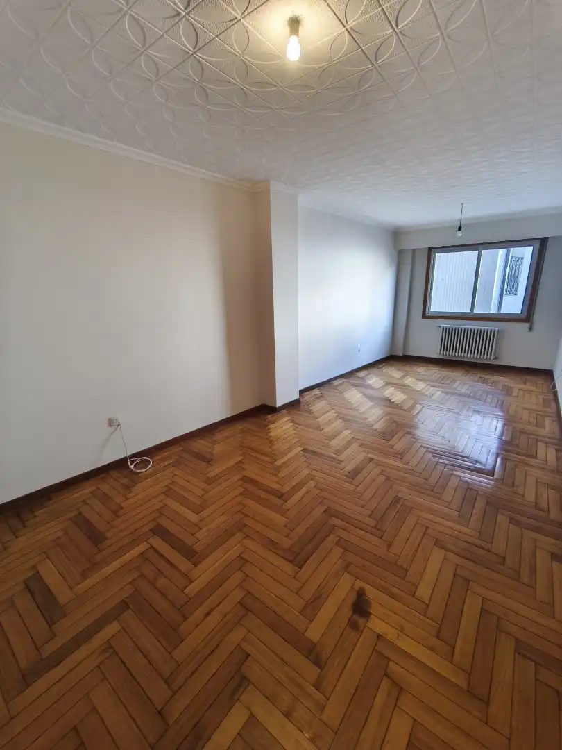 Sala de estar de Piso en venta en Ourense Capital  con Calefacción, Parquet y Trastero