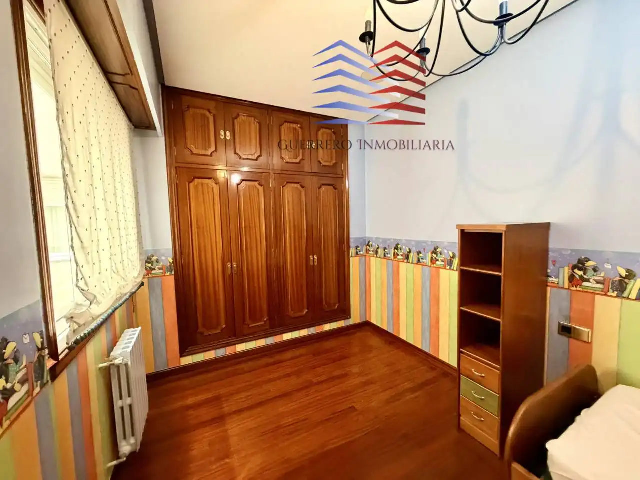 Dormitori de Apartament de lloguer en Ourense Capital  amb Calefacció, Parquet i Terrassa