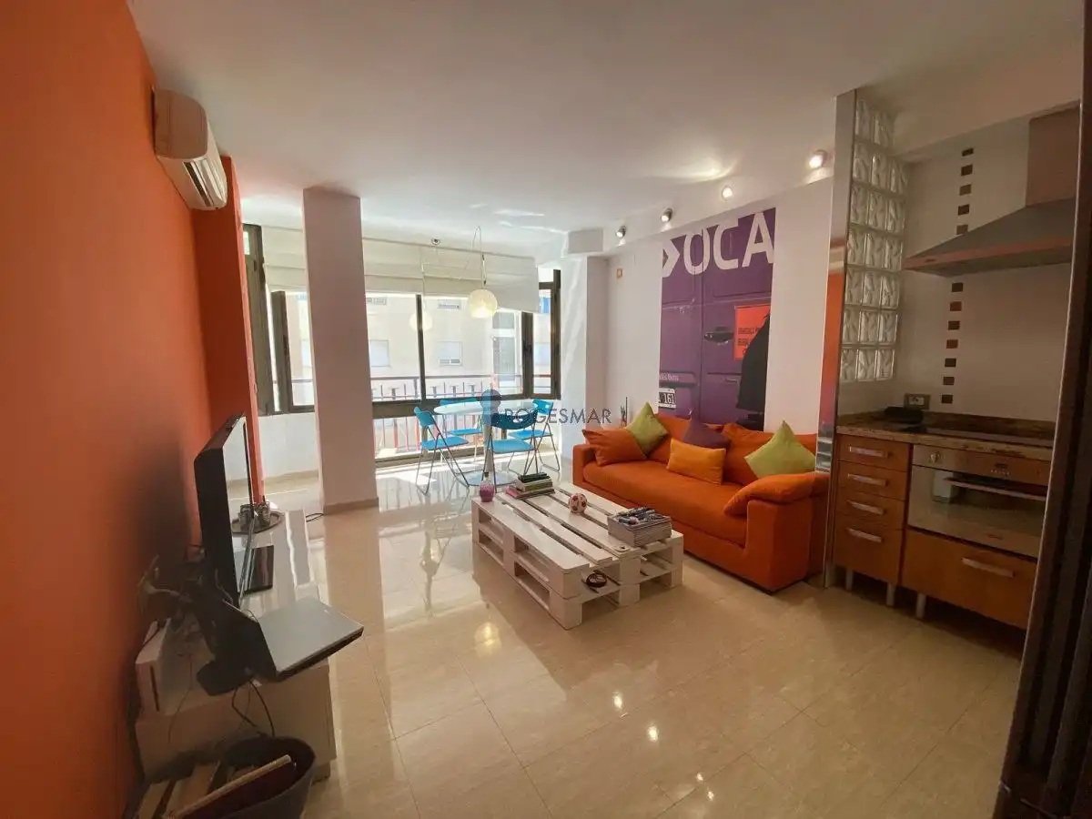 Sala de estar de Apartamento en venta en Benicasim / Benicàssim con Trastero y Piscina comunitaria