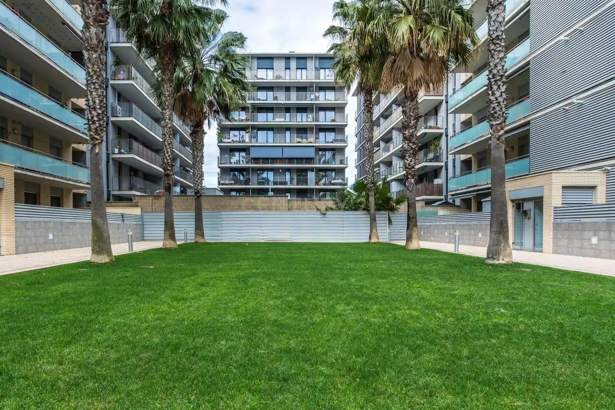 Vista exterior de Apartamento en venta en Badalona con Jardín privado, Piscina y Balcón
