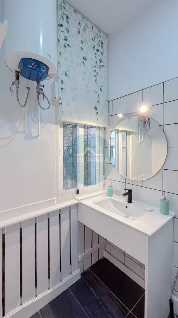 Bathroom of Study for rent in Madrid  with Air Conditioner, Heating and Furnished