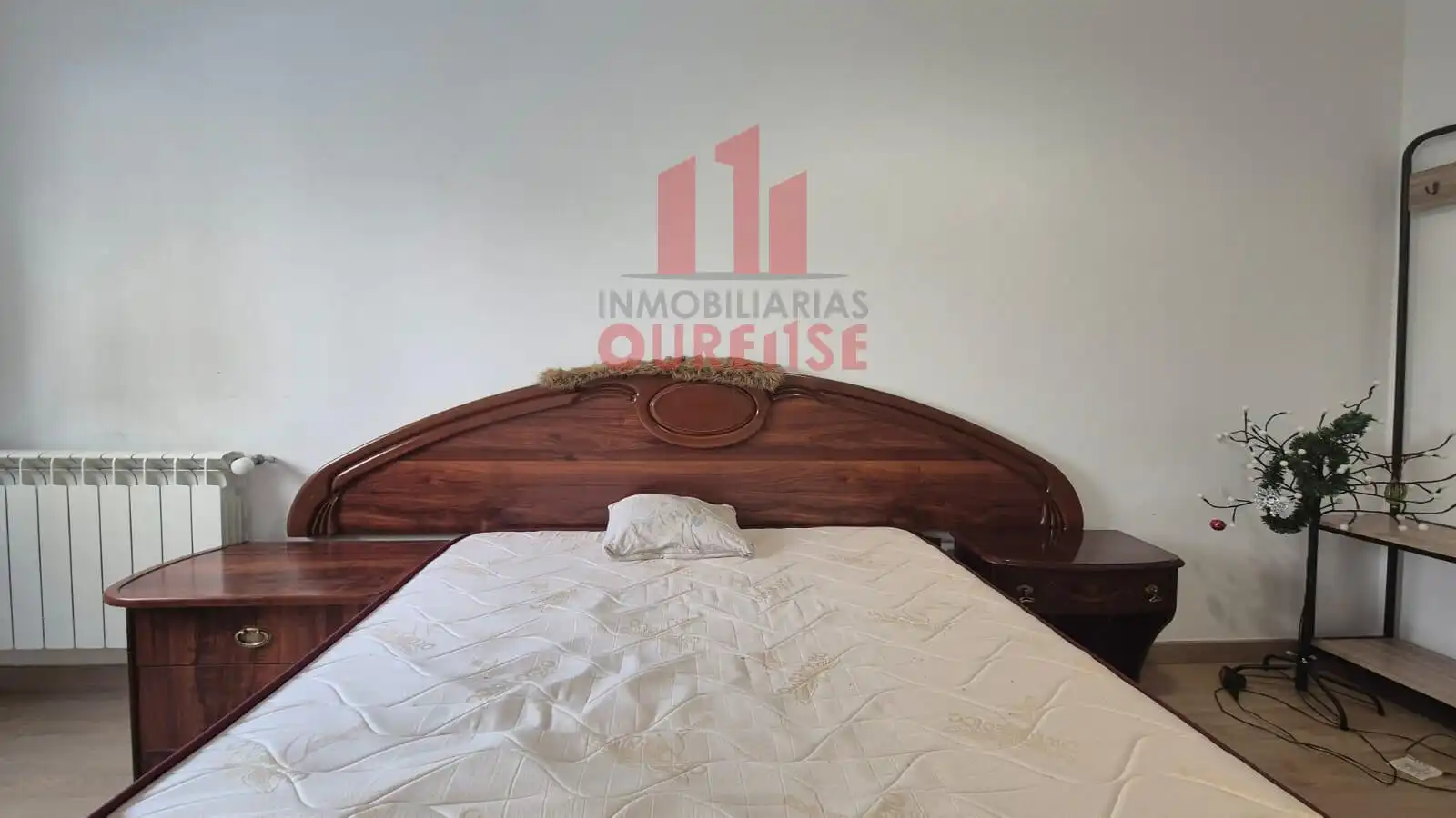 Dormitori de Pis de lloguer en Ourense Capital  amb Calefacció, Terrassa i Moblat