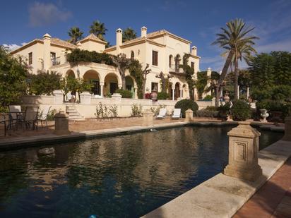 Piscina de Casa o xalet en venda en Benahavís amb Aire condicionat, Calefacció i Jardí privat