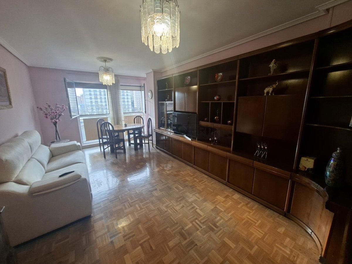 Living room of Flat for sale in Vitoria - Gasteiz  with Heating, Parquet flooring and Furnished