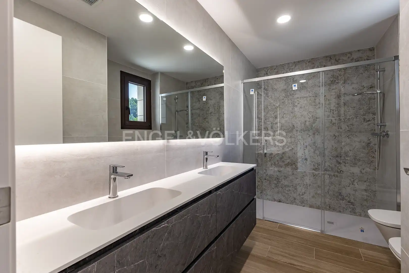 Bathroom of Houses for rent in Sant Esteve Sesrovires  with Air Conditioner, Heating and Private garden