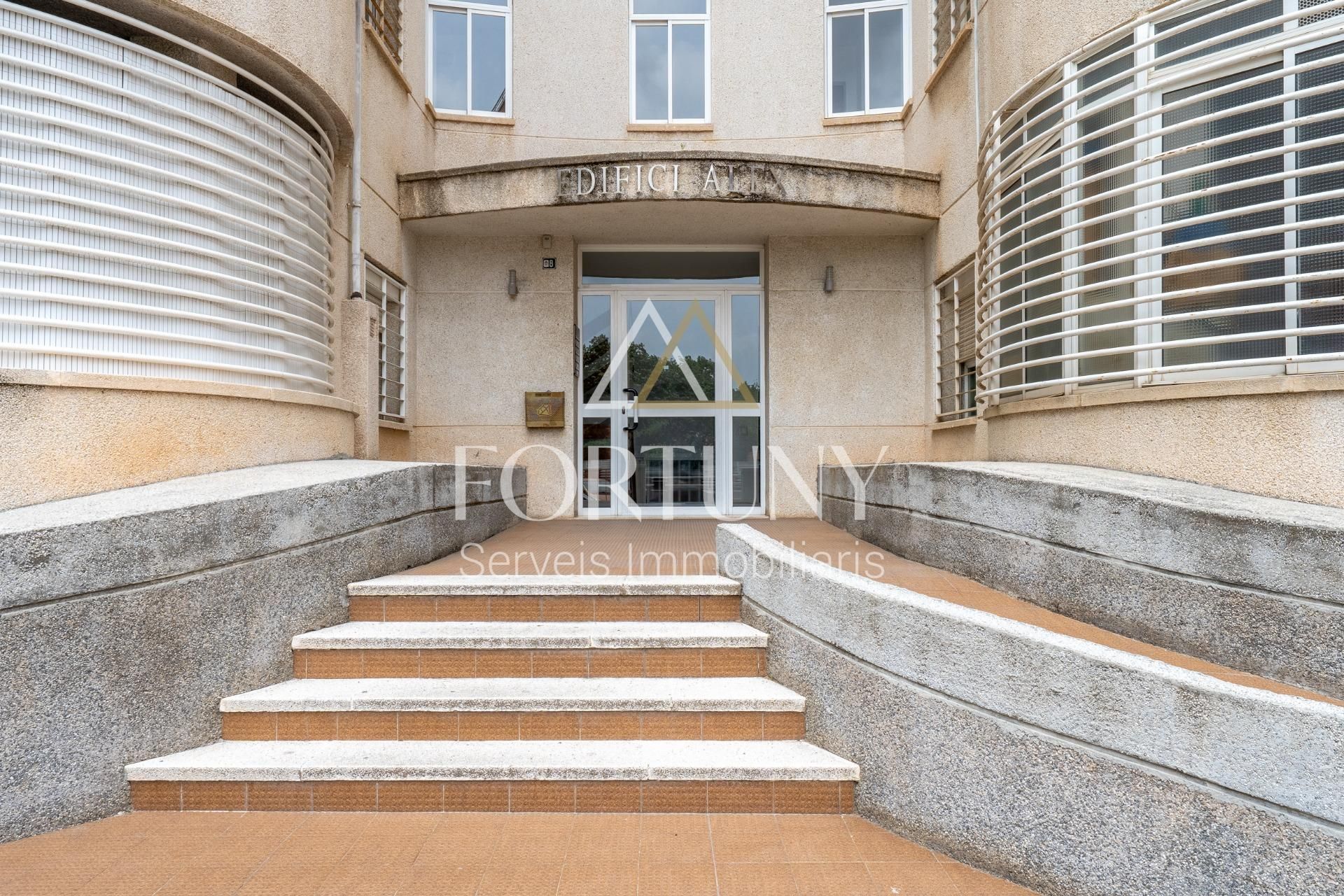 Vista exterior de Pis en venda en Reus amb Aire condicionat, Calefacció i Terrassa