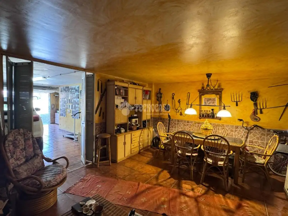 Casa adosada en venta en Valdefresno con Calefacción, Parquet y Piscina comunitaria