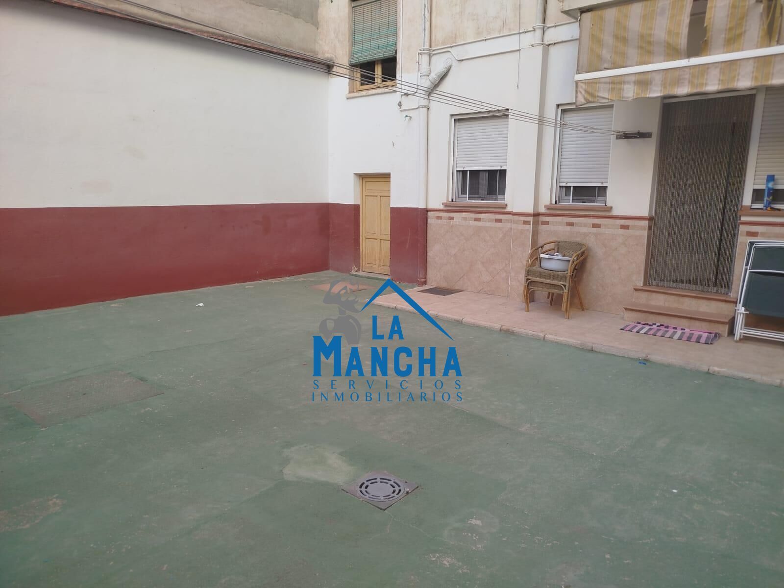 Vista exterior de Planta baixa en venda en  Albacete Capital amb Calefacció i Traster