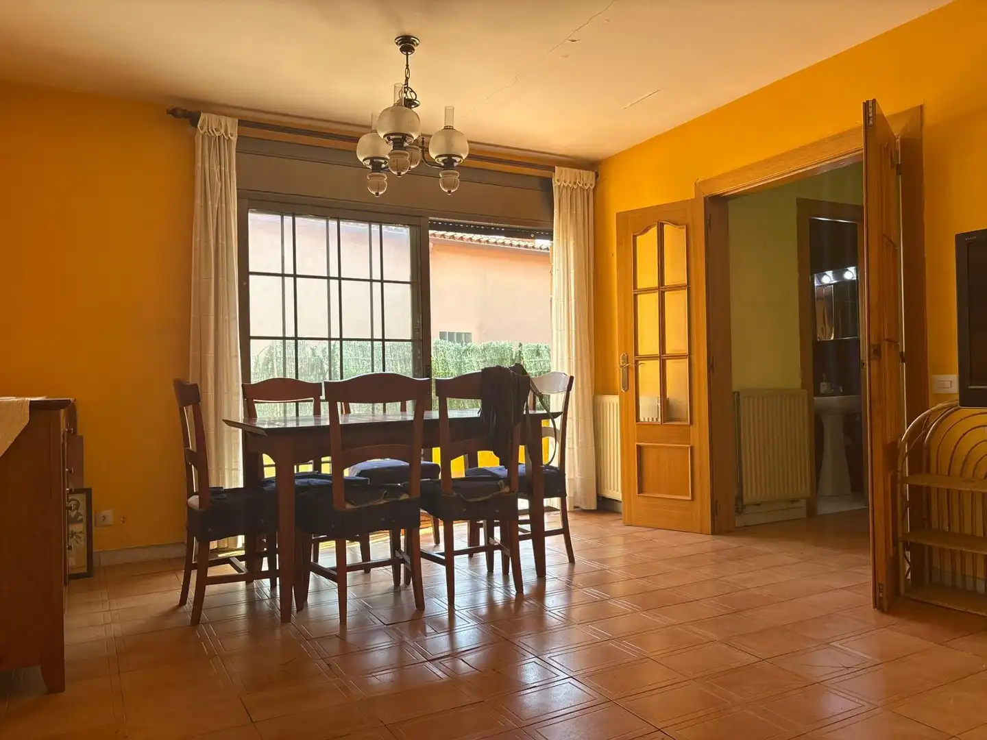 Comedor de Casa adosada en venta en Sant Celoni con Calefacción, Jardín privado y Terraza