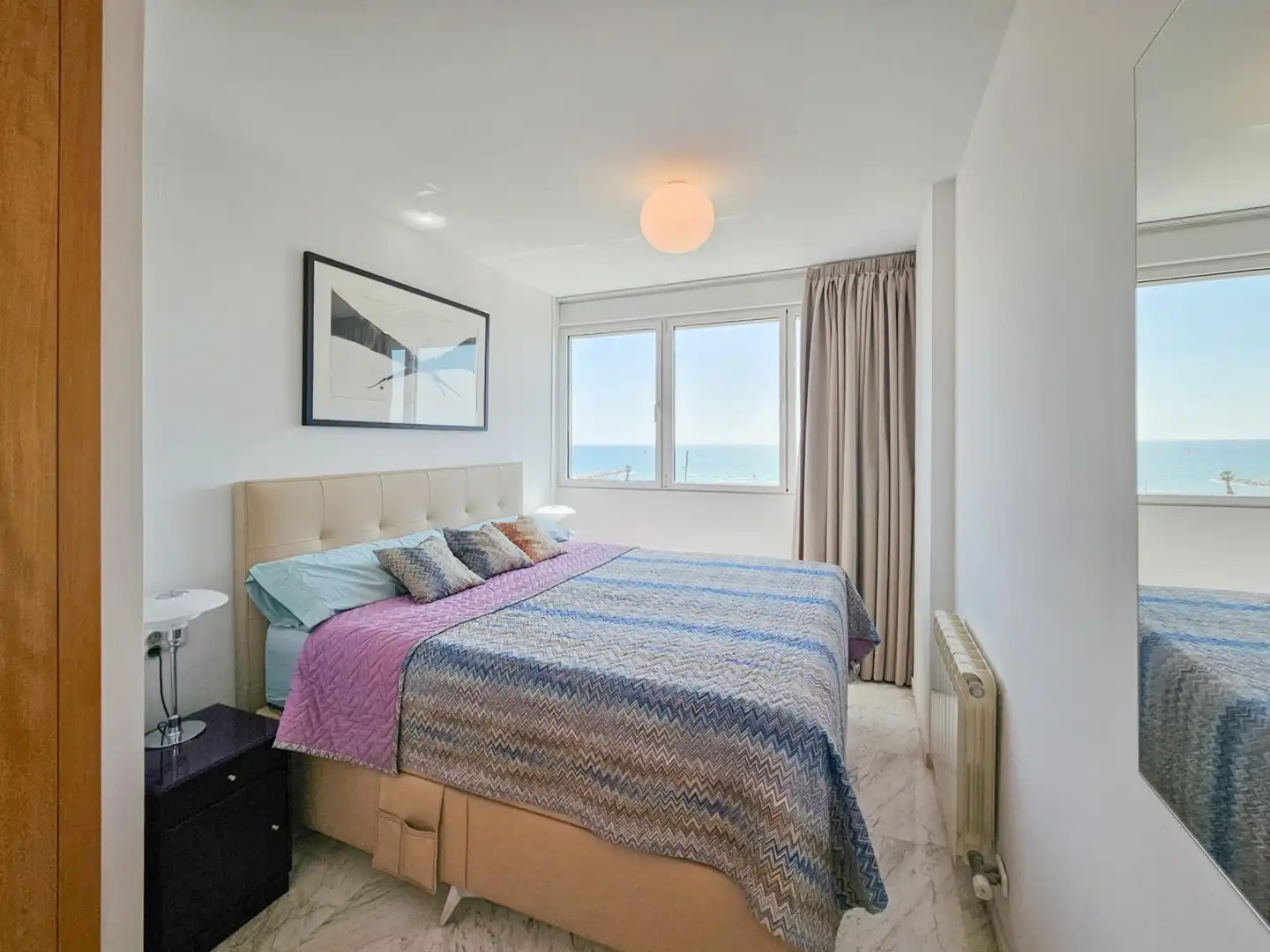 Schlafzimmer von Wohnung zum Verkauf in Barcelona mit Klimaanlage, Heizung und Balkon