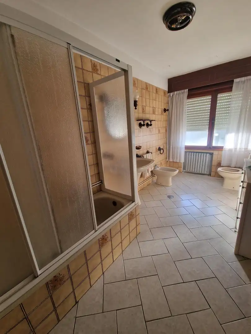 Badezimmer von Fabrikhallen zum Verkauf in Narón