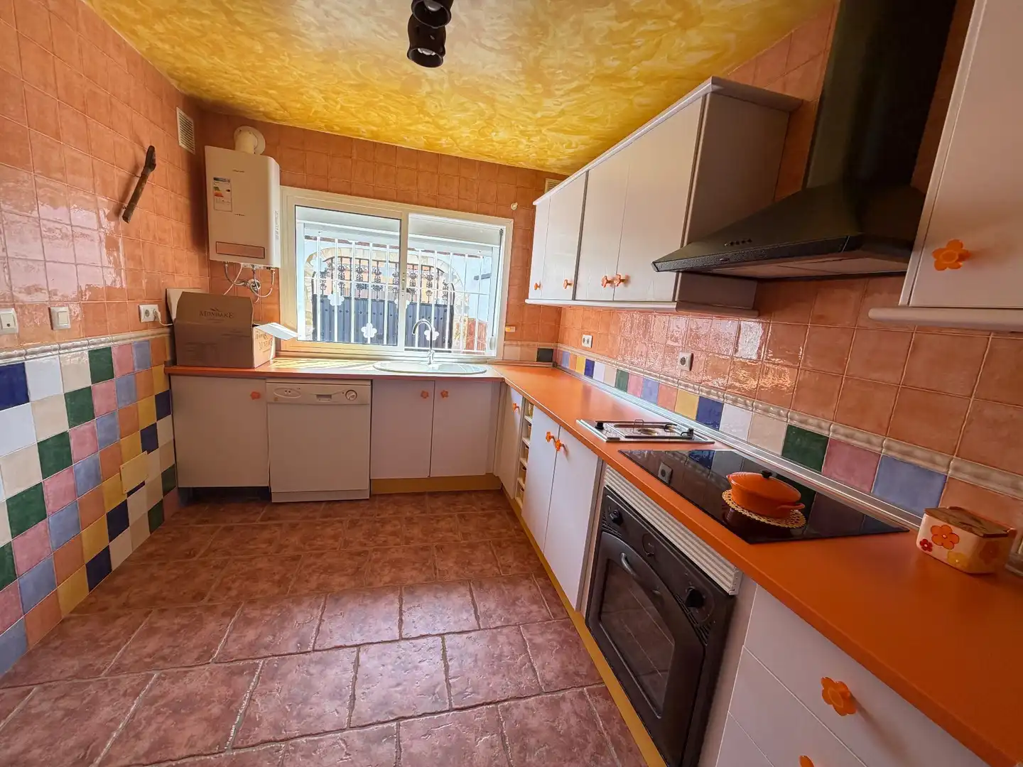 Cuina de Casa adosada en venda en Algeciras amb Aire condicionat i Traster