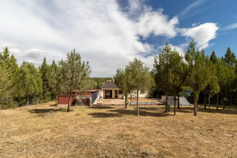 Vista exterior de Casa o xalet en venda en Duruelo amb Calefacció, Terrassa i Piscina