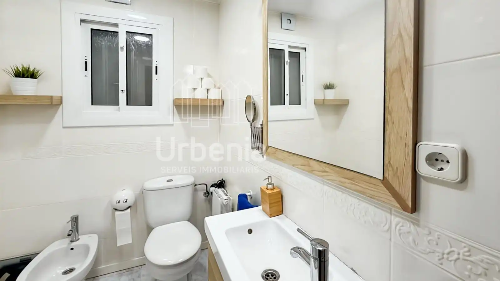 Bathroom of Flat for sale in Mataró  with Air Conditioner, Heating and Terrace