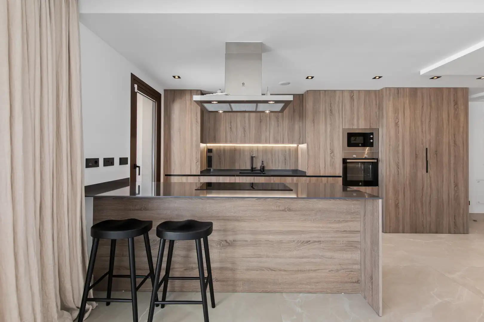 Cocina de Apartamento en venta en Istán con Aire acondicionado, Terraza y Piscina