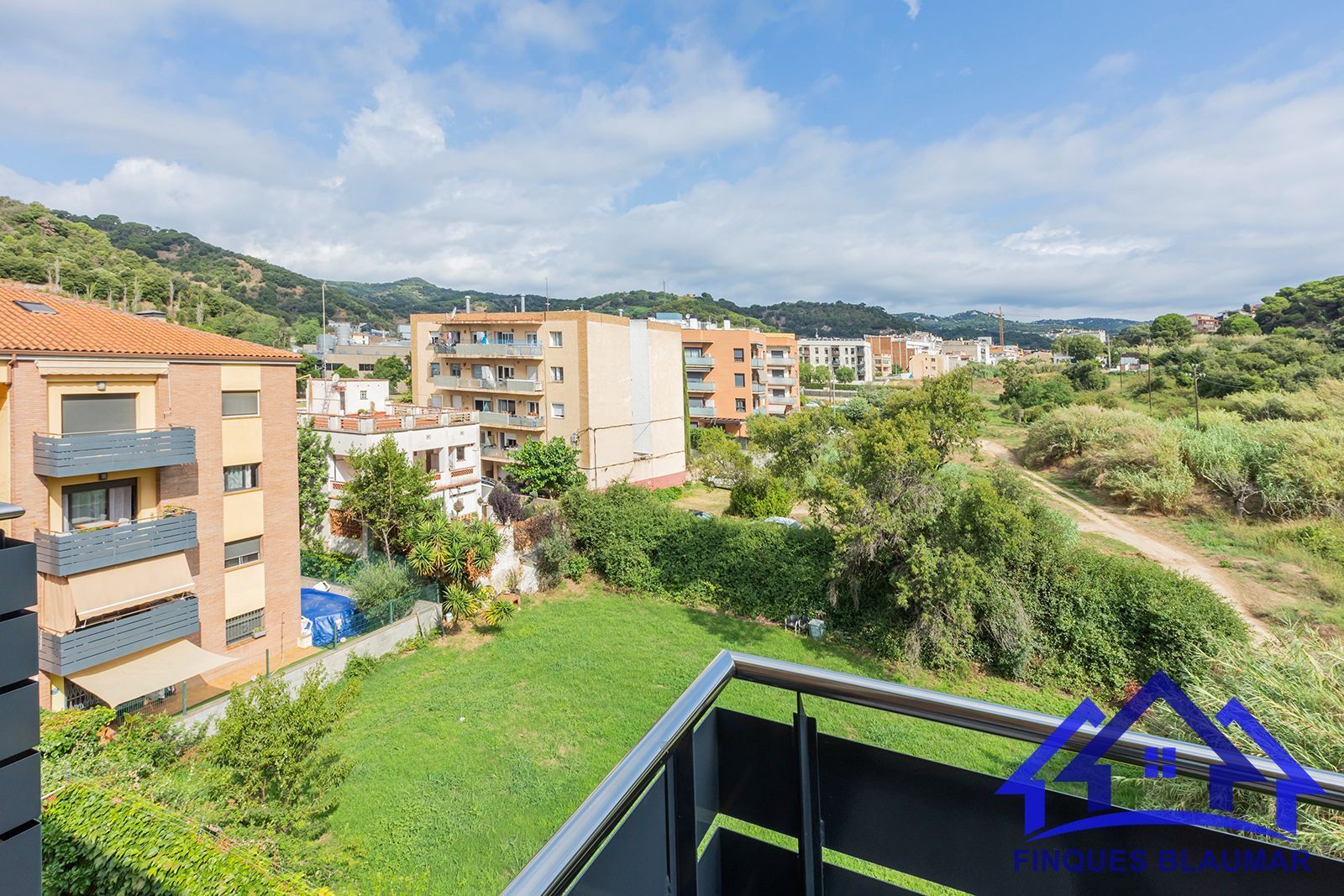 Exterior view of Duplex for sale in Arenys de Munt  with Air Conditioner, Heating and Terrace