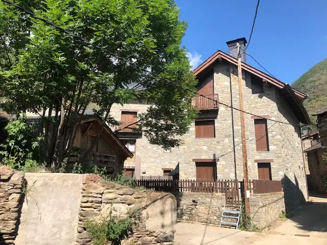 Vista exterior de Àtic en venda en Alt Àneu amb Calefacció i Moblat