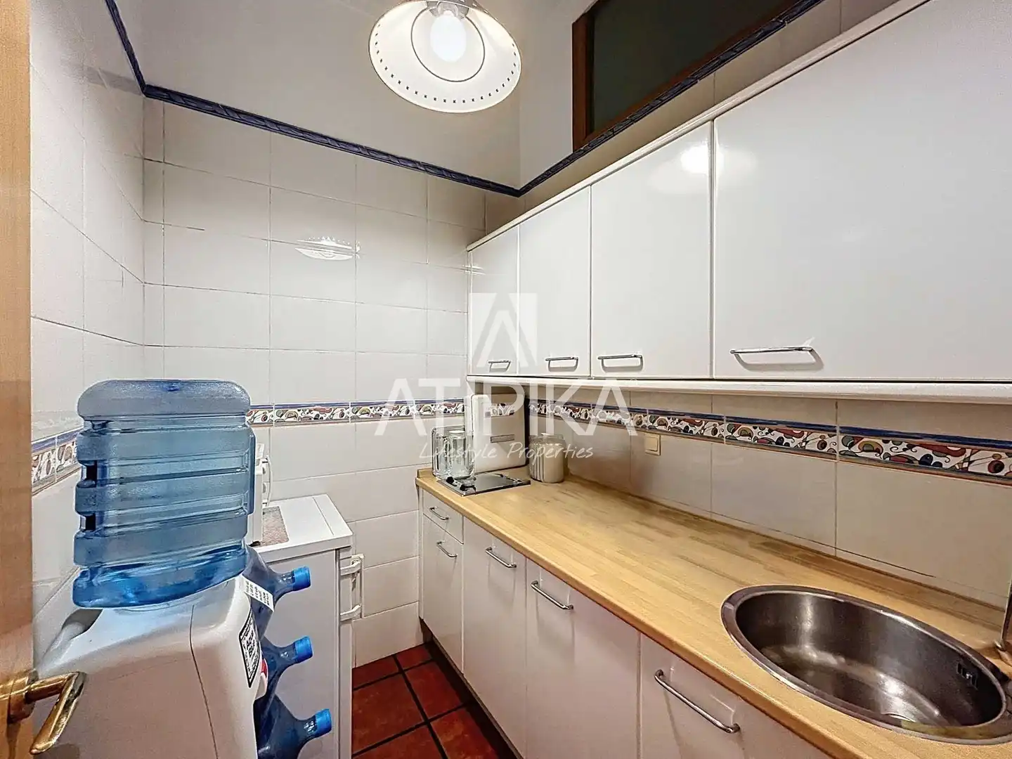 Cocina de Oficina de alquiler en Barcelona con Aire acondicionado y Terraza