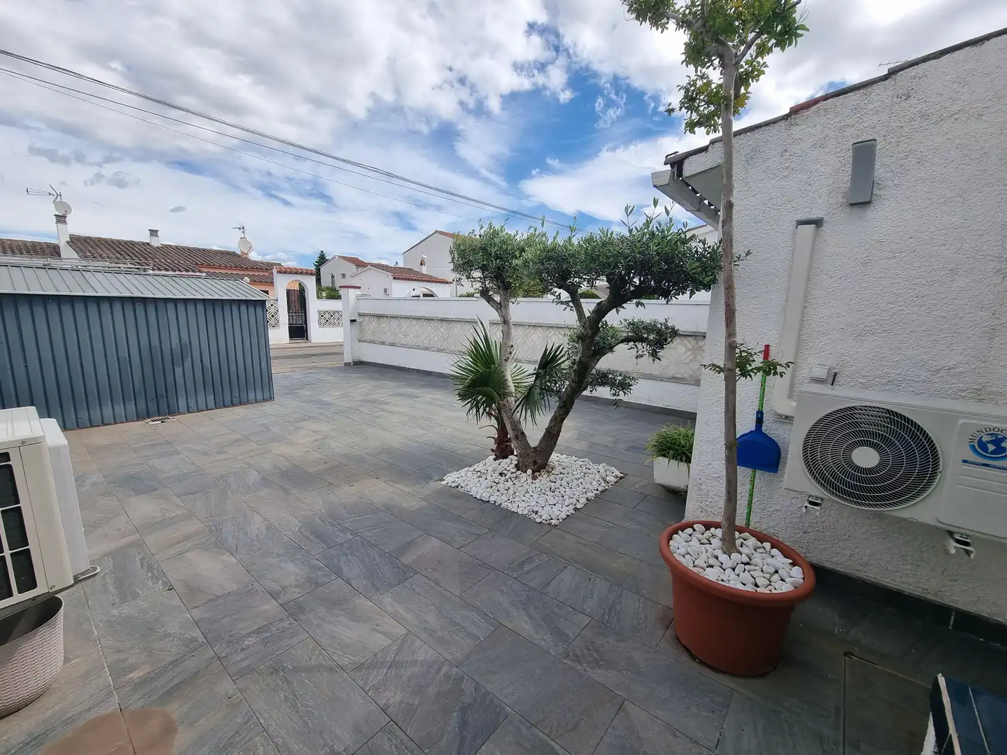 Terrassa de Casa adosada en venda en Empuriabrava amb Aire condicionat, Piscina i Moblat