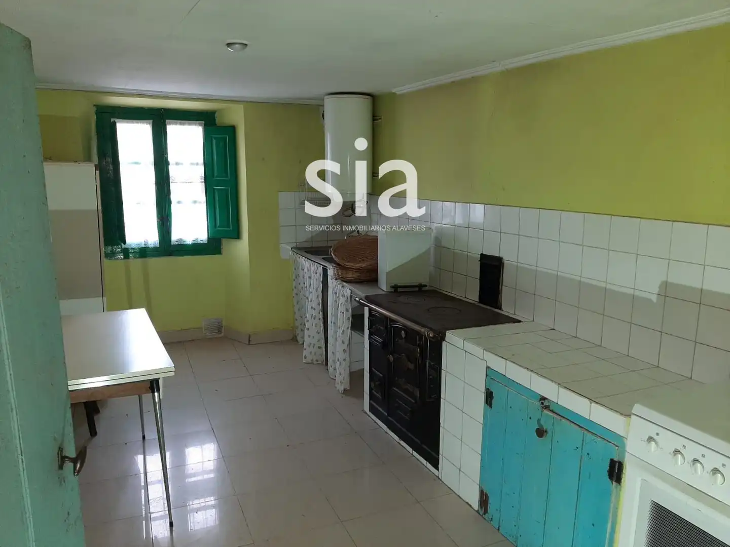 Cuina de Casa o xalet en venda en Zambrana amb Jardí privat i Traster