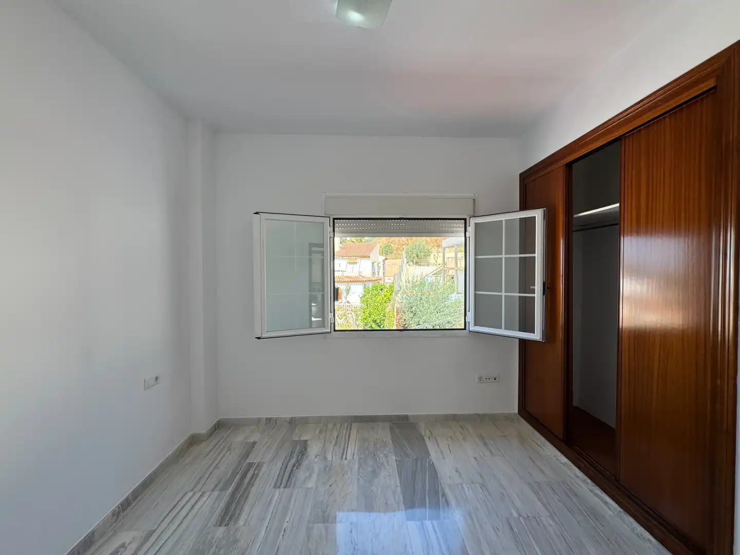 Dormitori de Casa o xalet en venda en Rincón de la Victoria amb Aire condicionat, Jardí privat i Terrassa