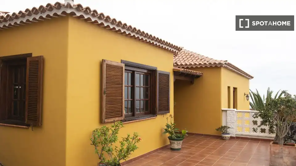 Vista exterior de Pis per a compartir en Santa Úrsula amb Aire condicionat, Calefacció i Moblat