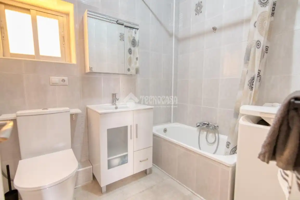 Bathroom of Flat for rent in Salamanca  with Heating