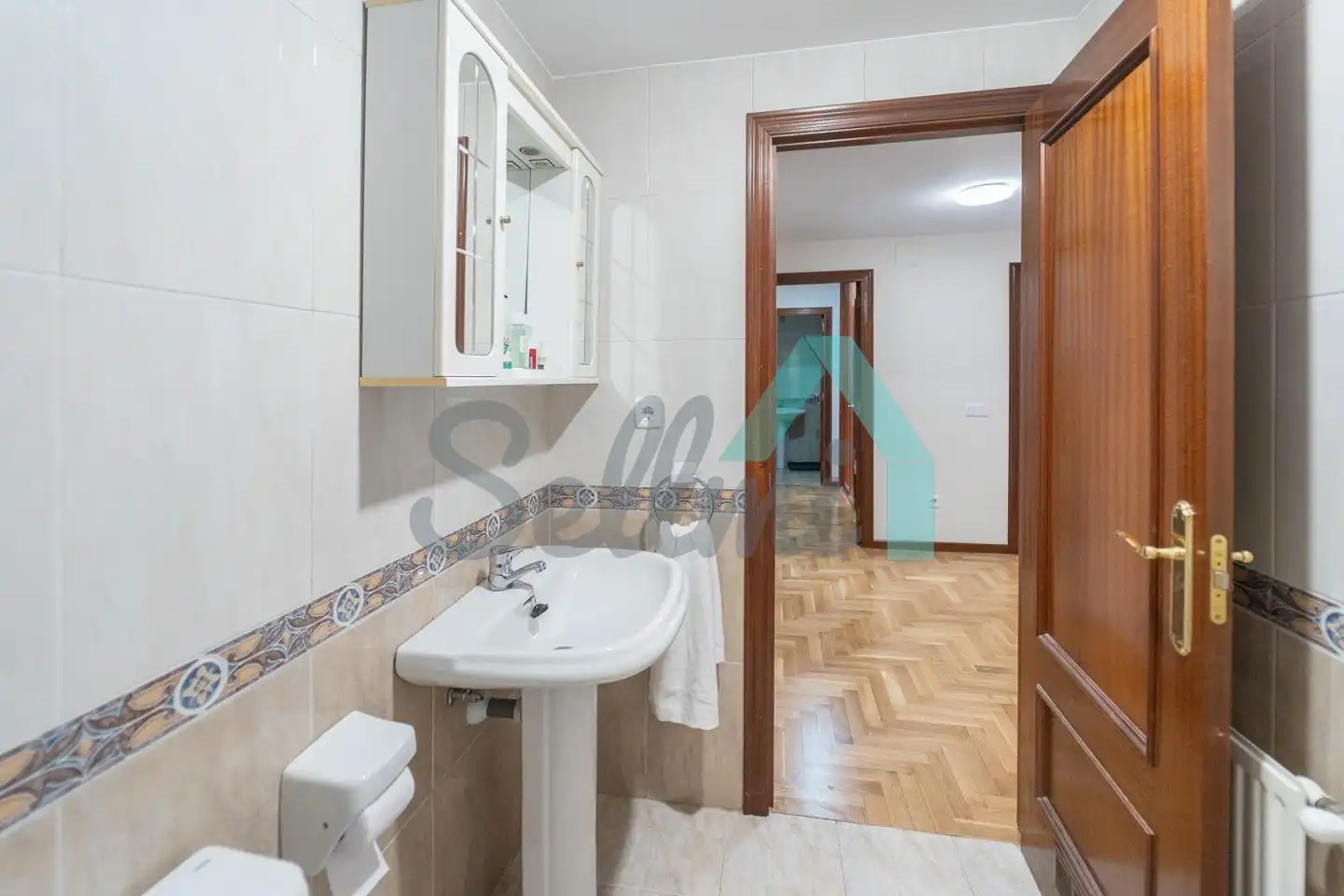 Bathroom of Flat for sale in Oviedo   with Heating, Parquet flooring and Terrace