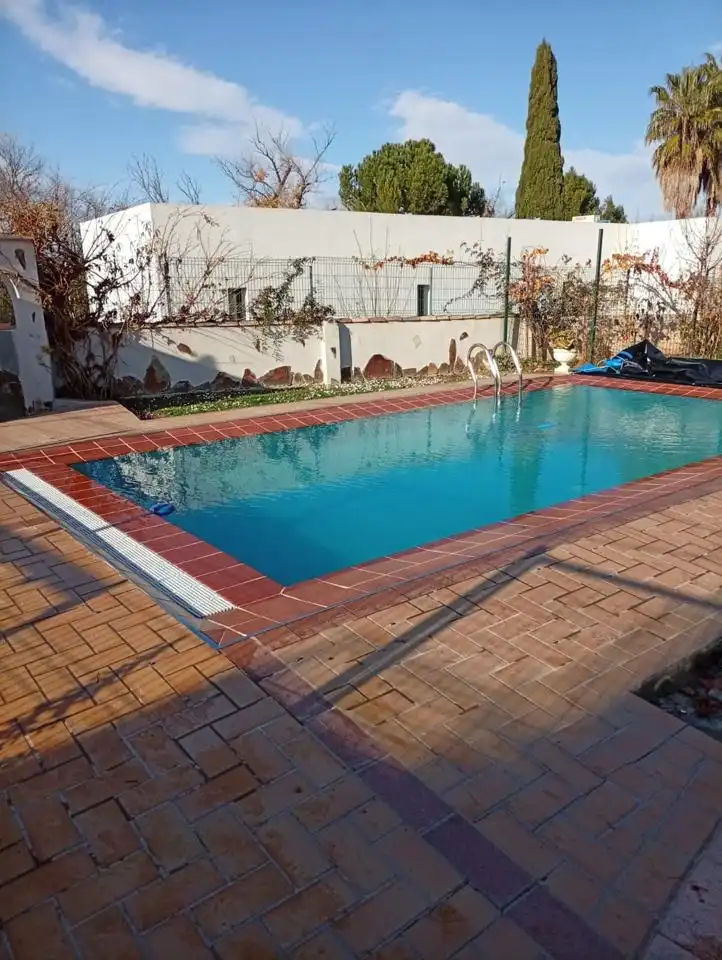 Piscina de Casa o xalet en venda en Cadrete amb Aire condicionat, Calefacció i Jardí privat