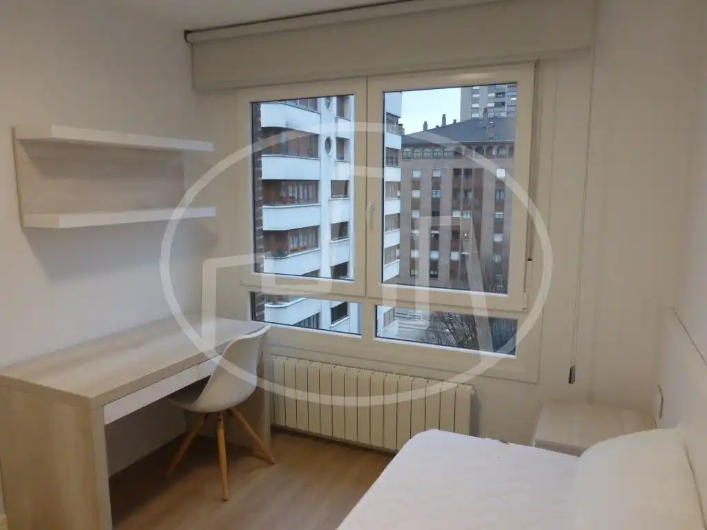 Piso de alquiler en Calle Serafín Olave, Iturrama