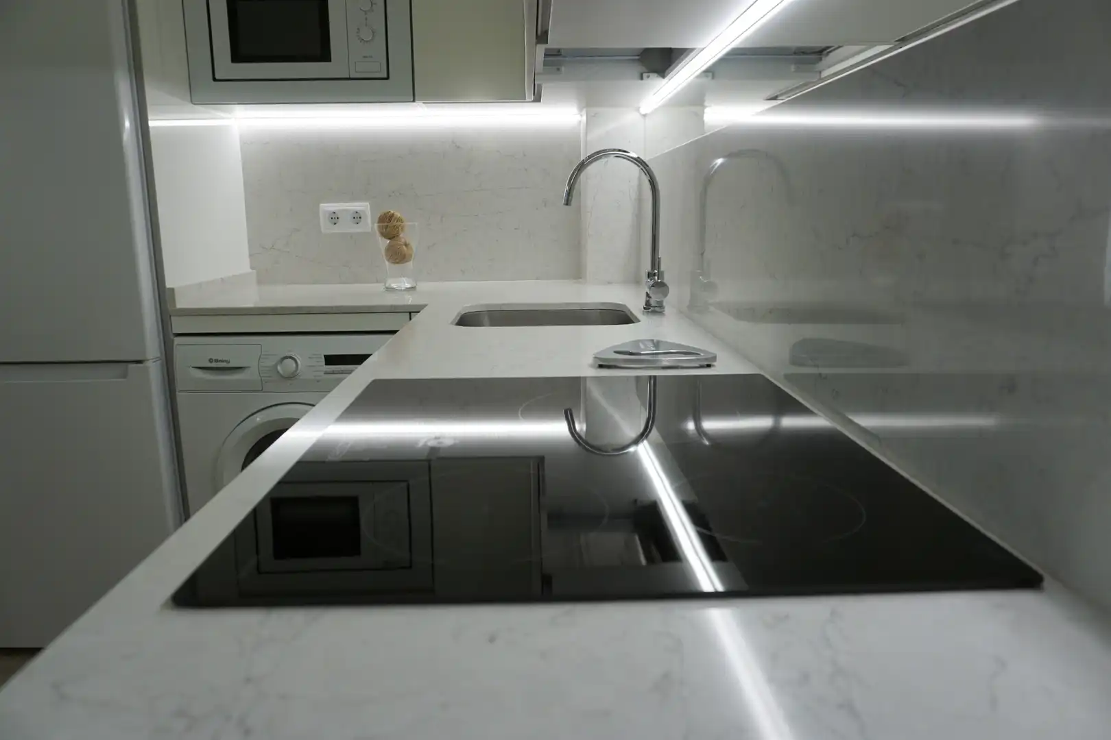 Cuina de Apartament de lloguer en Madrid amb Calefacció i Moblat