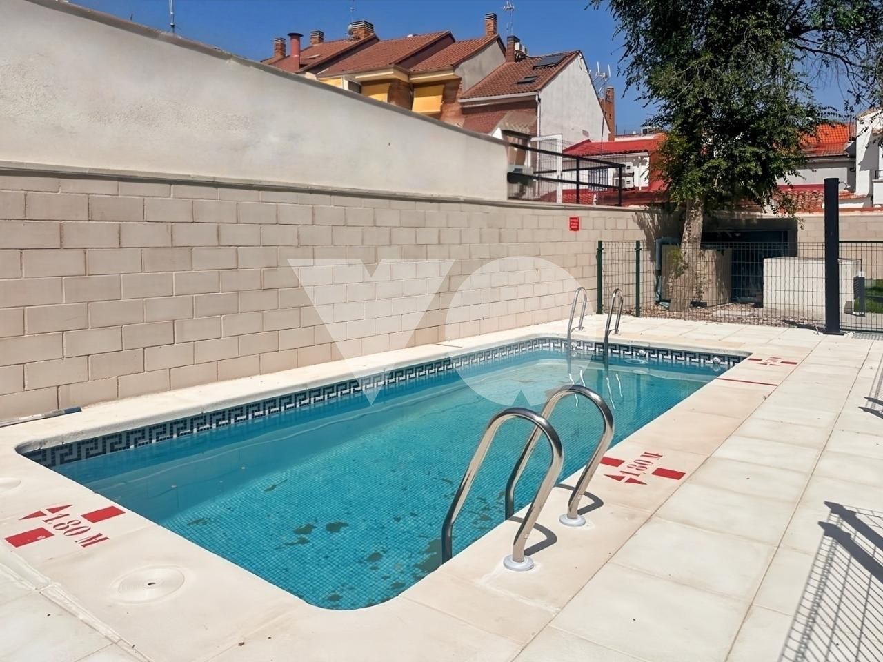 Swimming pool of Flat to rent in  Madrid Capital  with Air Conditioner, Heating and Storage room