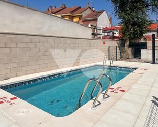 Swimming pool of Flat to rent in  Madrid Capital  with Air Conditioner, Heating and Storage room