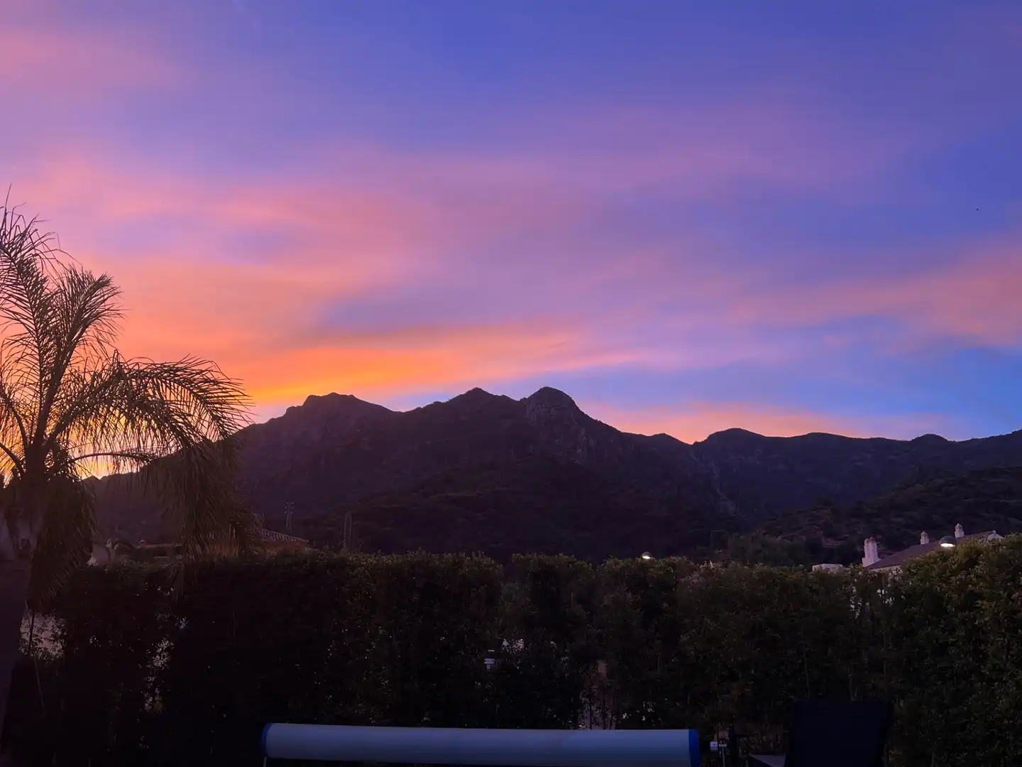 Vista exterior de Casa o chalet en venta en Marbella con Aire acondicionado, Calefacción y Jardín privado